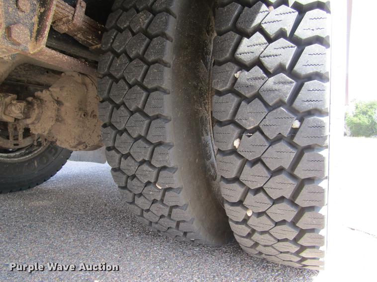 image for item DD5668 1994 Ford B700 Blue Bird school bus