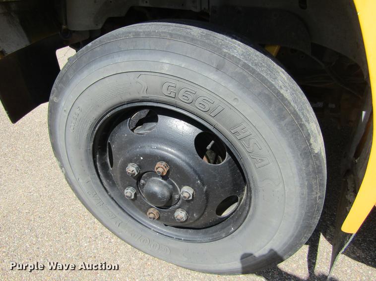 image for item DD5668 1994 Ford B700 Blue Bird school bus