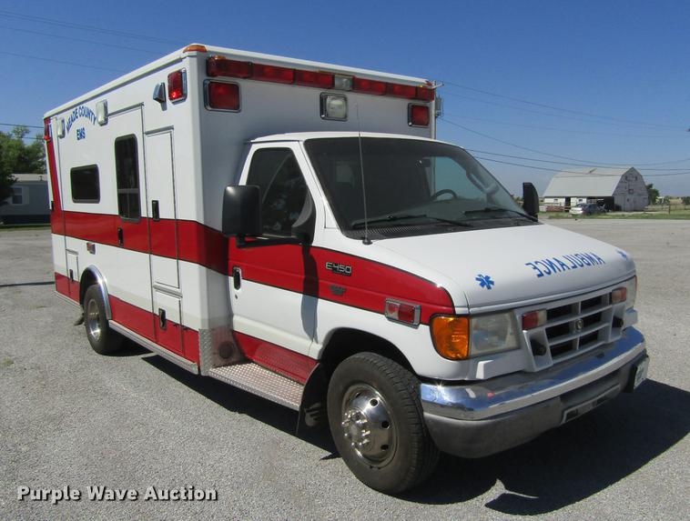 image for item DD5683 2003 Ford Econoline E450 Super Duty ambulance