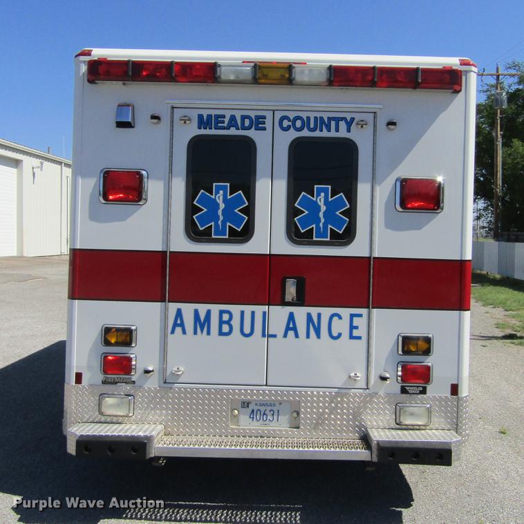 image for item DD5683 2003 Ford Econoline E450 Super Duty ambulance