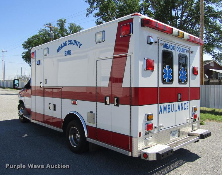 image for item DD5683 2003 Ford Econoline E450 Super Duty ambulance