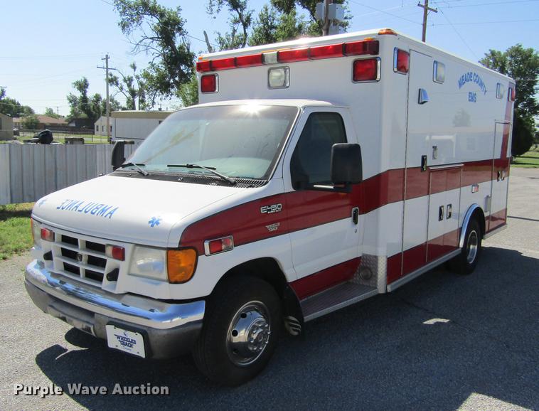 image for item DD5683 2003 Ford Econoline E450 Super Duty ambulance