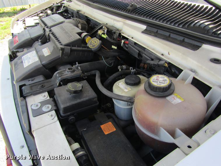 image for item DD5683 2003 Ford Econoline E450 Super Duty ambulance