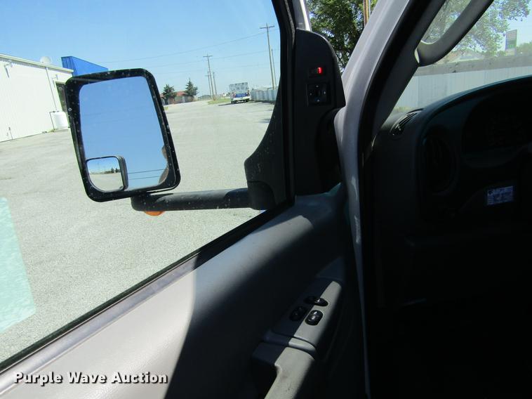 image for item DD5683 2003 Ford Econoline E450 Super Duty ambulance