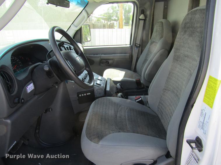 image for item DD5683 2003 Ford Econoline E450 Super Duty ambulance
