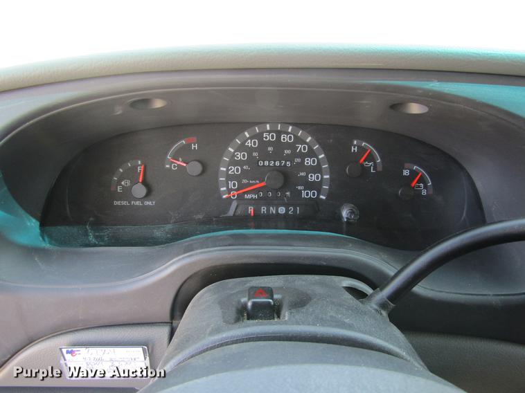 image for item DD5683 2003 Ford Econoline E450 Super Duty ambulance