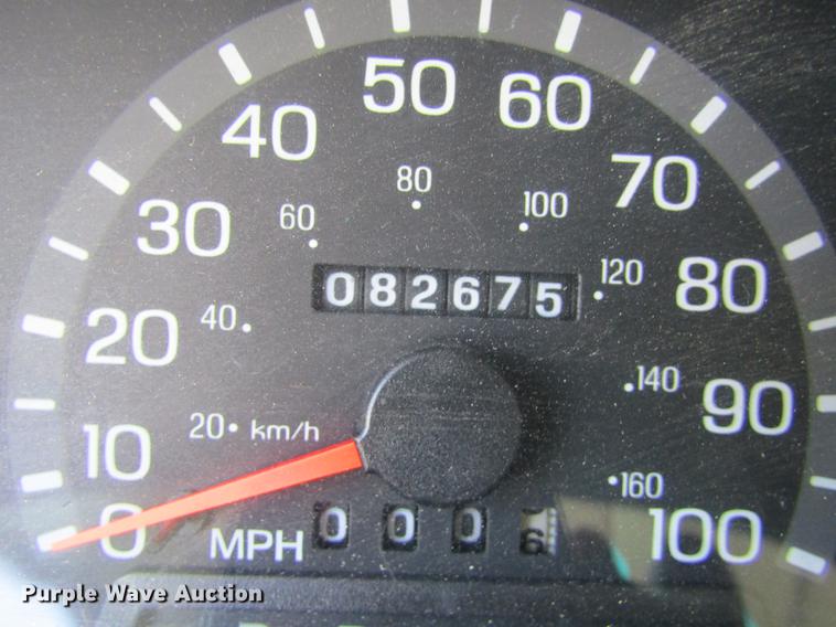 image for item DD5683 2003 Ford Econoline E450 Super Duty ambulance