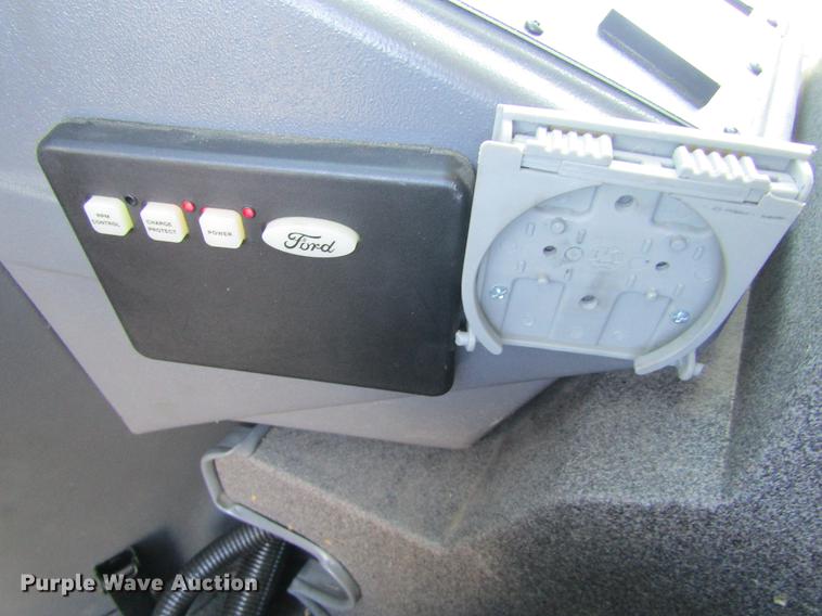 image for item DD5683 2003 Ford Econoline E450 Super Duty ambulance