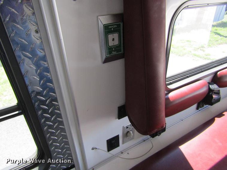 image for item DD5683 2003 Ford Econoline E450 Super Duty ambulance