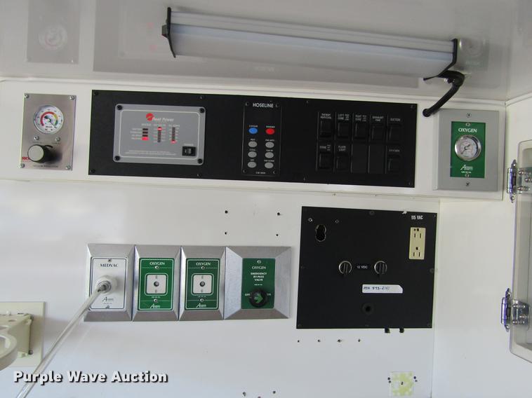 image for item DD5683 2003 Ford Econoline E450 Super Duty ambulance