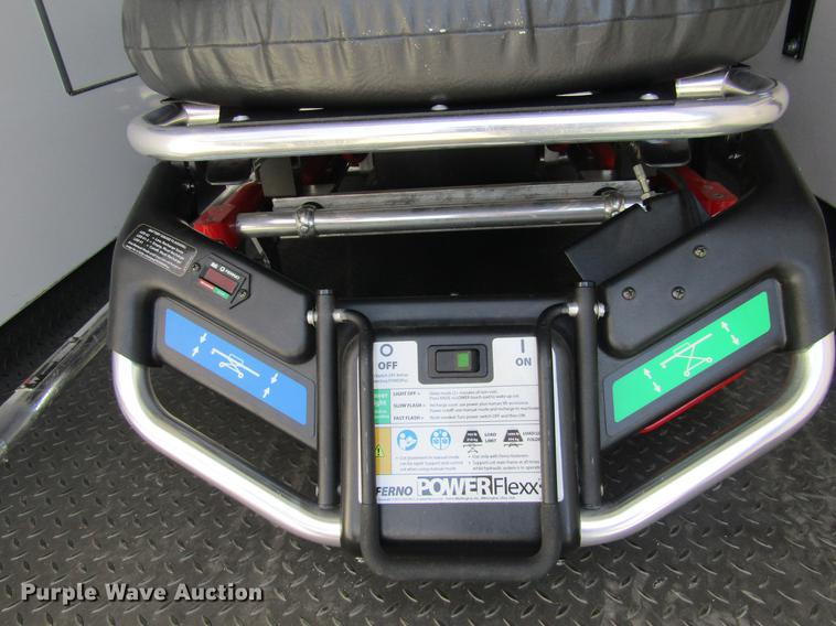 image for item DD5683 2003 Ford Econoline E450 Super Duty ambulance