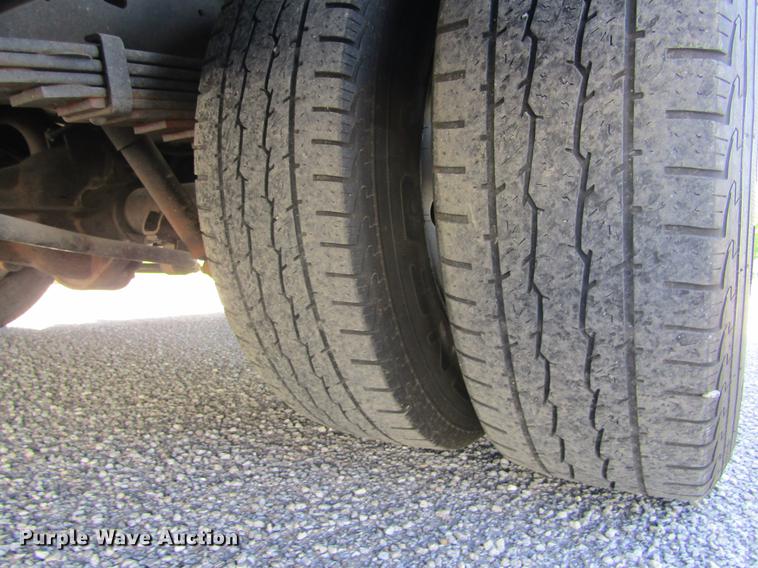 image for item DD5683 2003 Ford Econoline E450 Super Duty ambulance