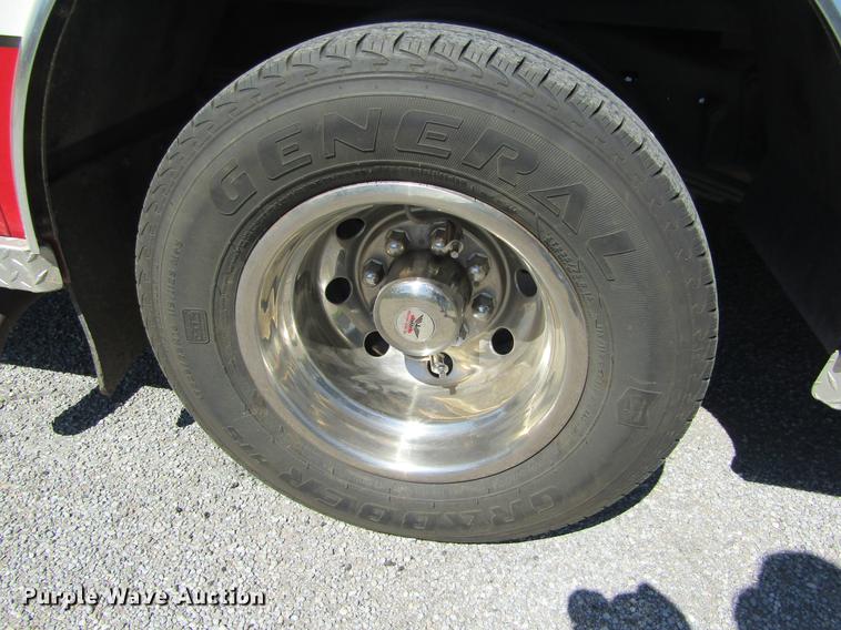 image for item DD5683 2003 Ford Econoline E450 Super Duty ambulance