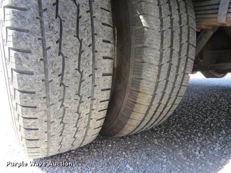 image for item DD5683 2003 Ford Econoline E450 Super Duty ambulance