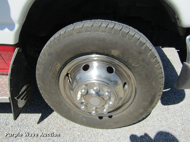 image for item DD5683 2003 Ford Econoline E450 Super Duty ambulance