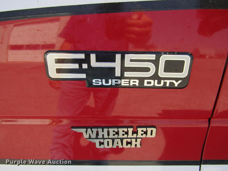 image for item DD5683 2003 Ford Econoline E450 Super Duty ambulance