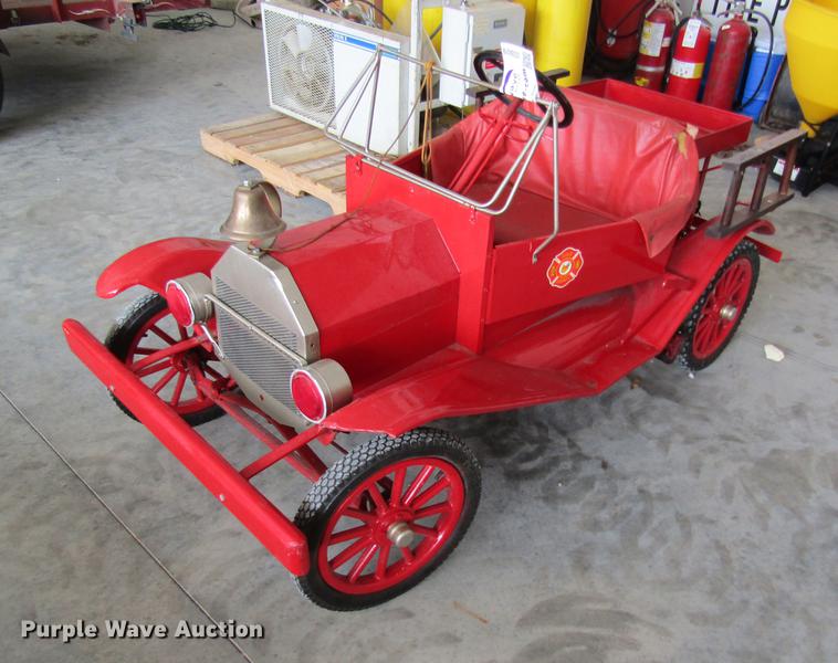 image for item DD8429 Miniature fire truck