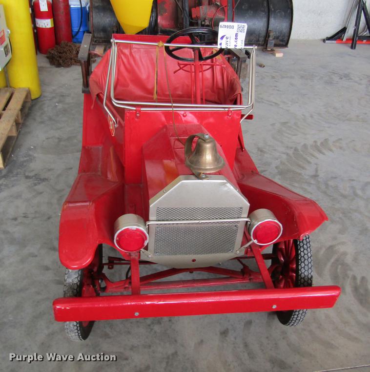 image for item DD8429 Miniature fire truck