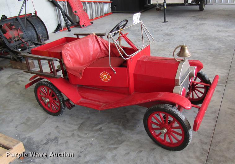 image for item DD8429 Miniature fire truck