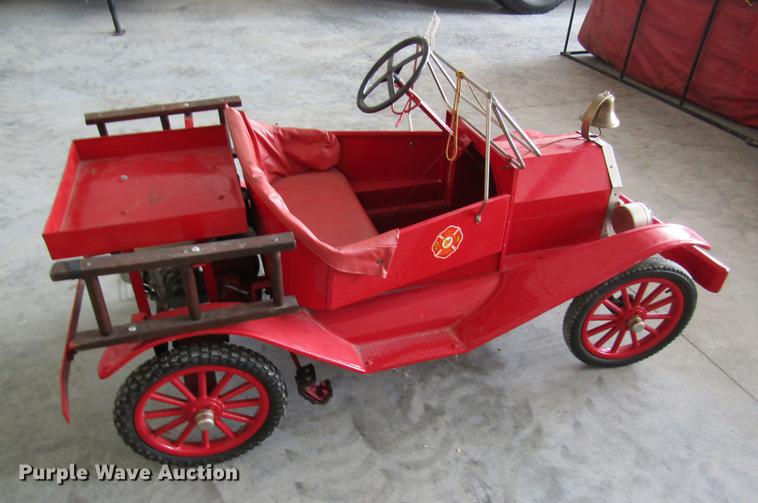 image for item DD8429 Miniature fire truck