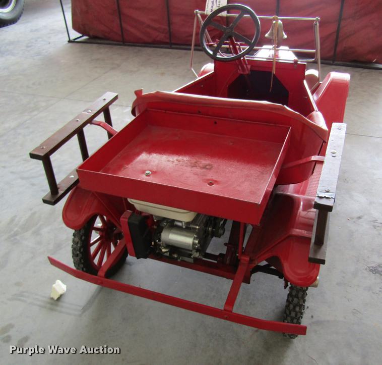 image for item DD8429 Miniature fire truck