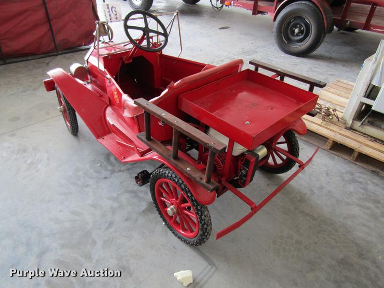 image for item DD8429 Miniature fire truck