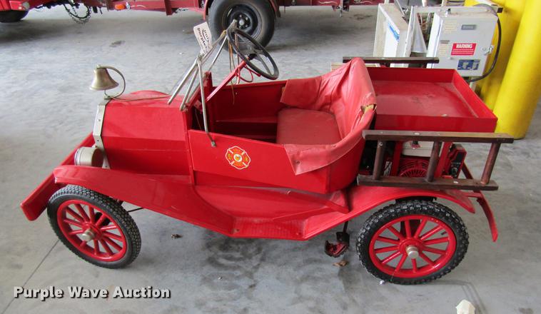 image for item DD8429 Miniature fire truck