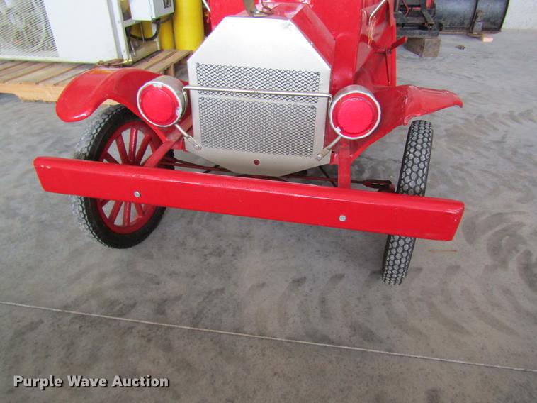 image for item DD8429 Miniature fire truck