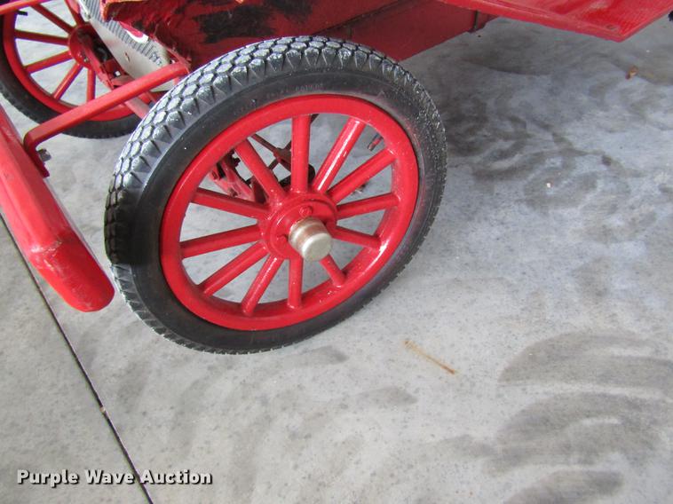 image for item DD8429 Miniature fire truck