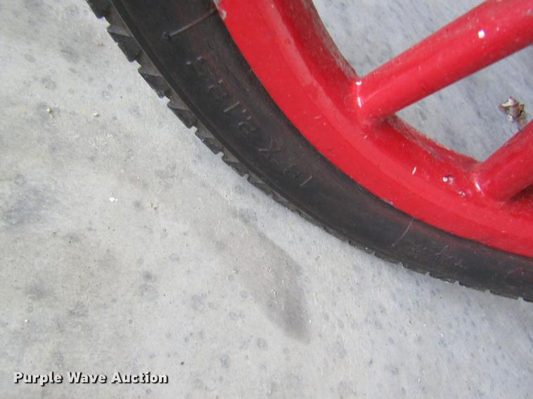 image for item DD8429 Miniature fire truck