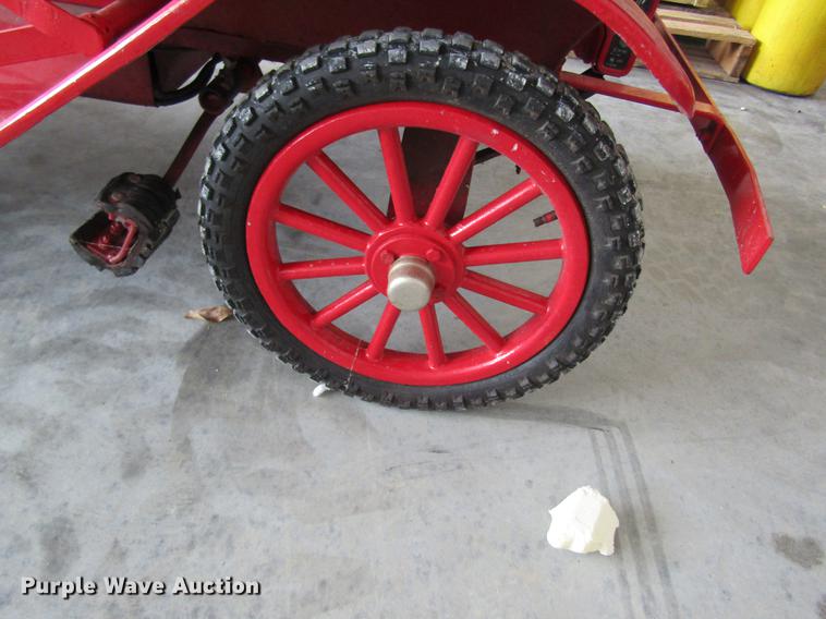 image for item DD8429 Miniature fire truck