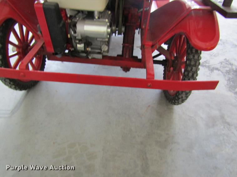 image for item DD8429 Miniature fire truck