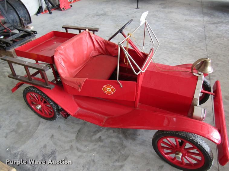 image for item DD8429 Miniature fire truck