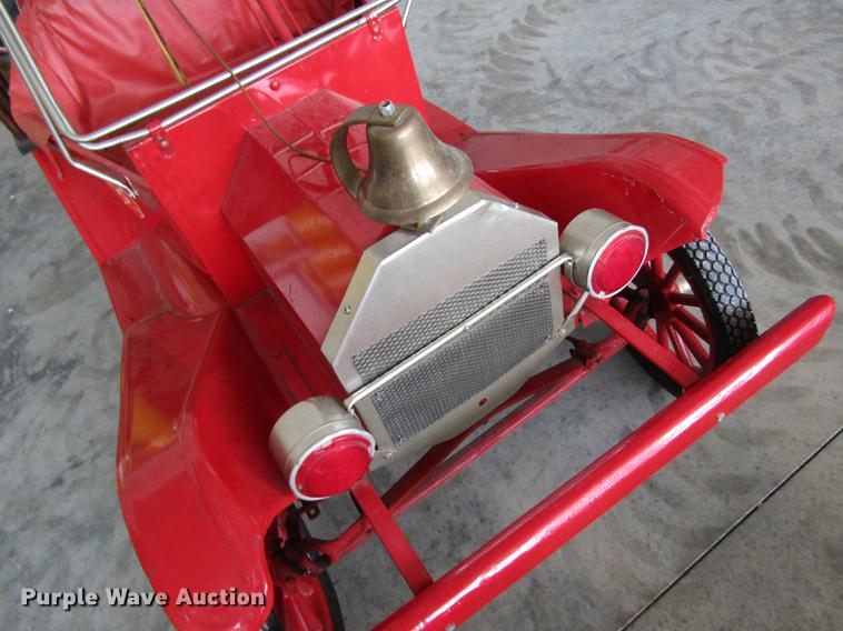 image for item DD8429 Miniature fire truck