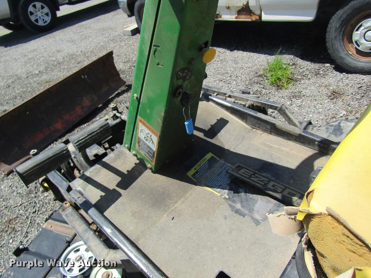 image for item DD8462 1998 John Deere F1145 lawn mower