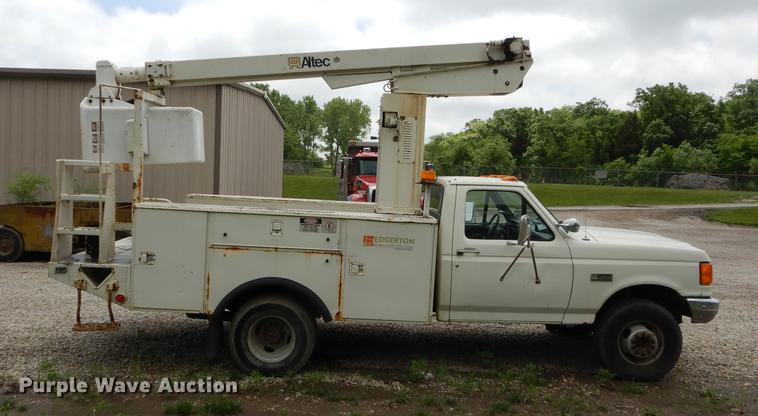 image for item DE1732 1991 Ford F450 Super Duty bucket truck