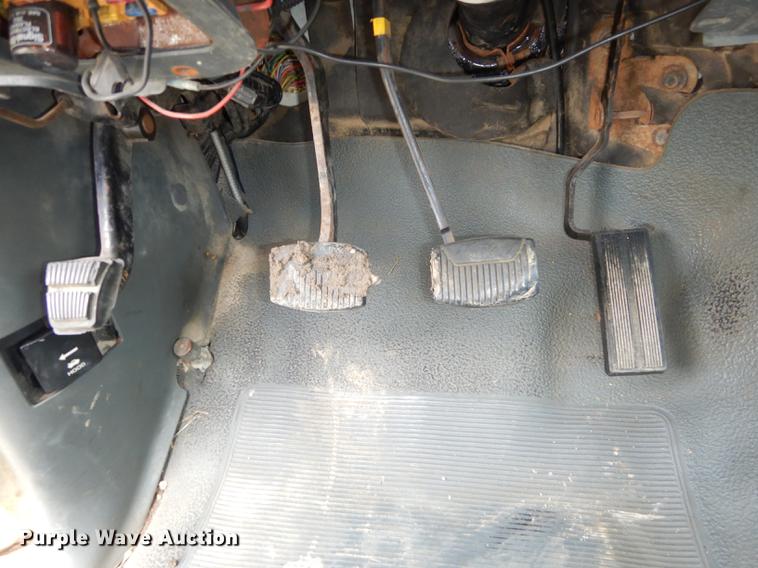 image for item DE1732 1991 Ford F450 Super Duty bucket truck