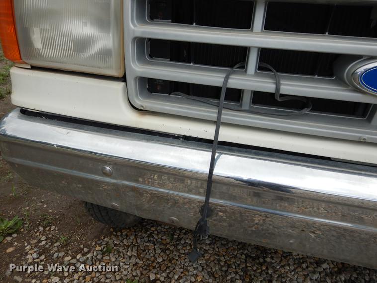 image for item DE1732 1991 Ford F450 Super Duty bucket truck