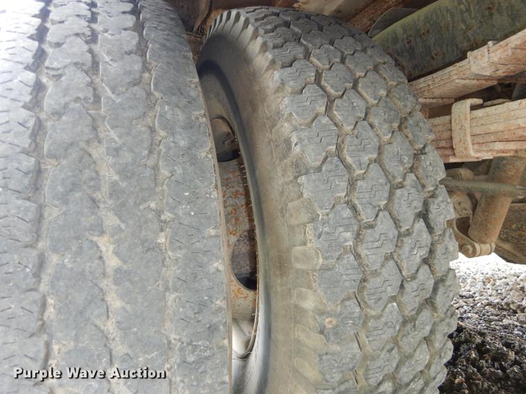 image for item DE1732 1991 Ford F450 Super Duty bucket truck