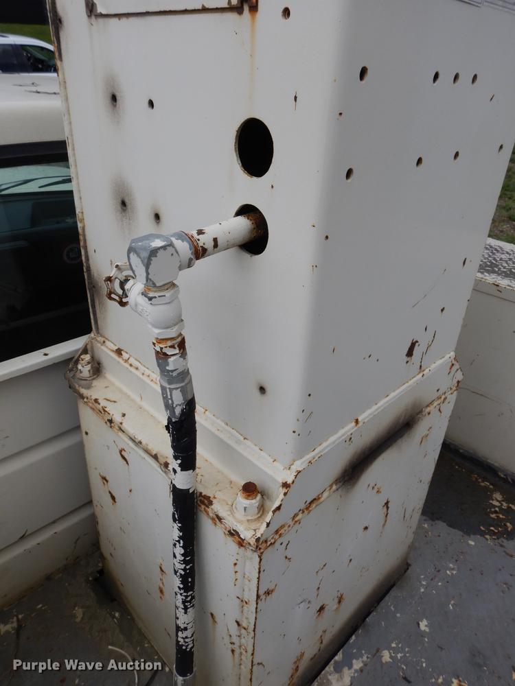 image for item DE1732 1991 Ford F450 Super Duty bucket truck