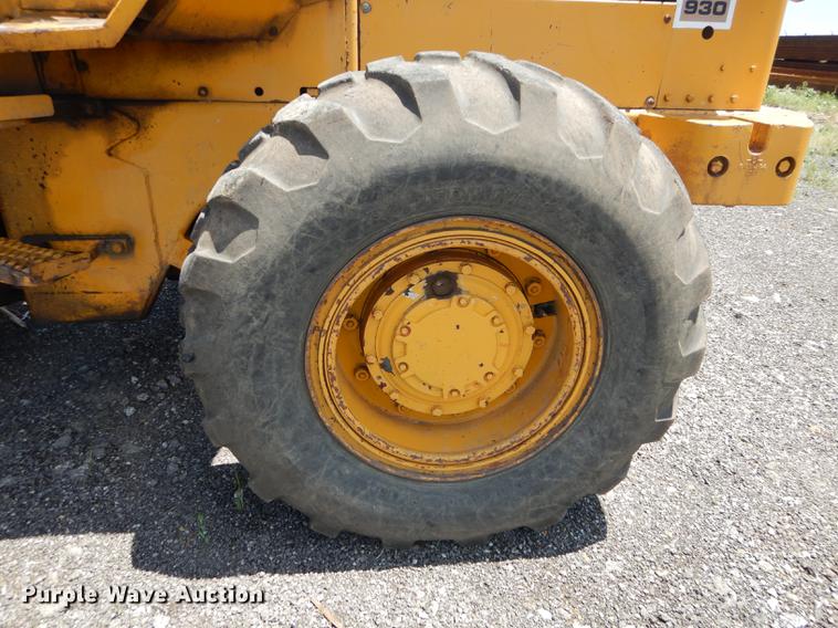 image for item DE1789 1973 Caterpillar 930 wheel loader