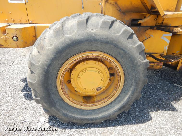 image for item DE1789 1973 Caterpillar 930 wheel loader