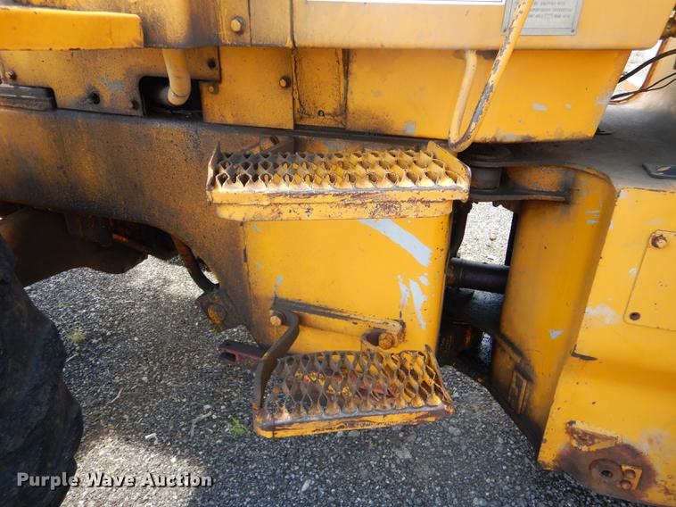 image for item DE1789 1973 Caterpillar 930 wheel loader