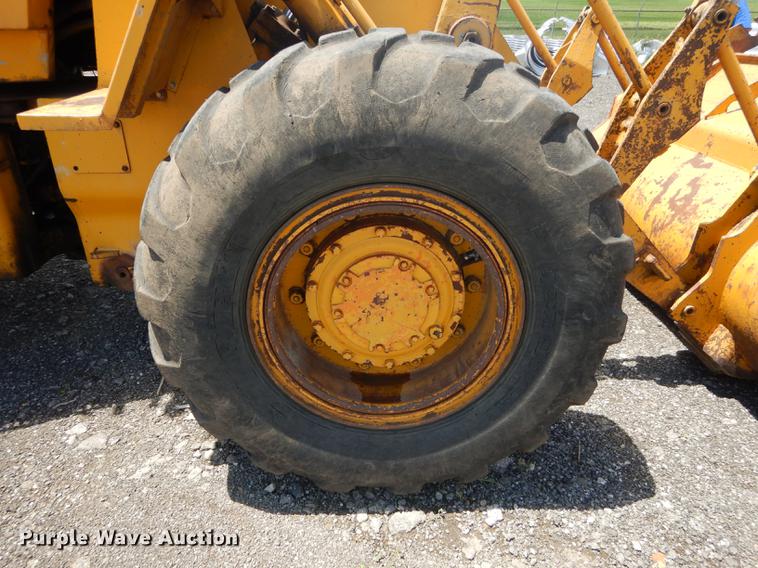 image for item DE1789 1973 Caterpillar 930 wheel loader