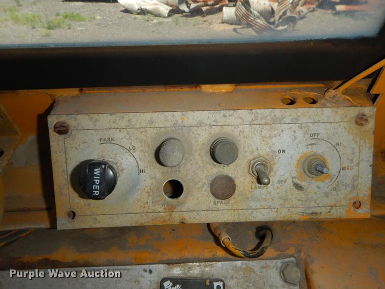 image for item DE1789 1973 Caterpillar 930 wheel loader