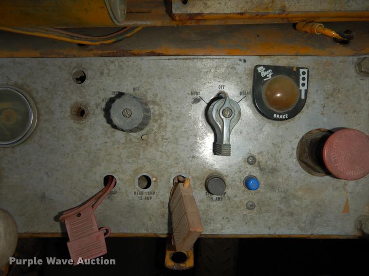 image for item DE1789 1973 Caterpillar 930 wheel loader