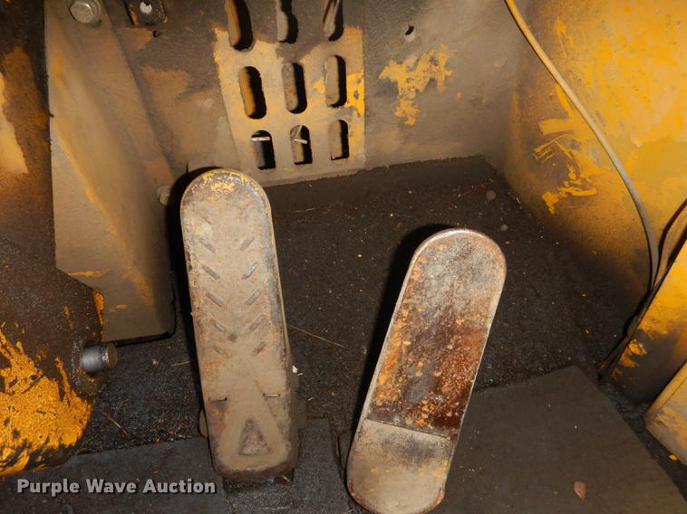 image for item DE1789 1973 Caterpillar 930 wheel loader