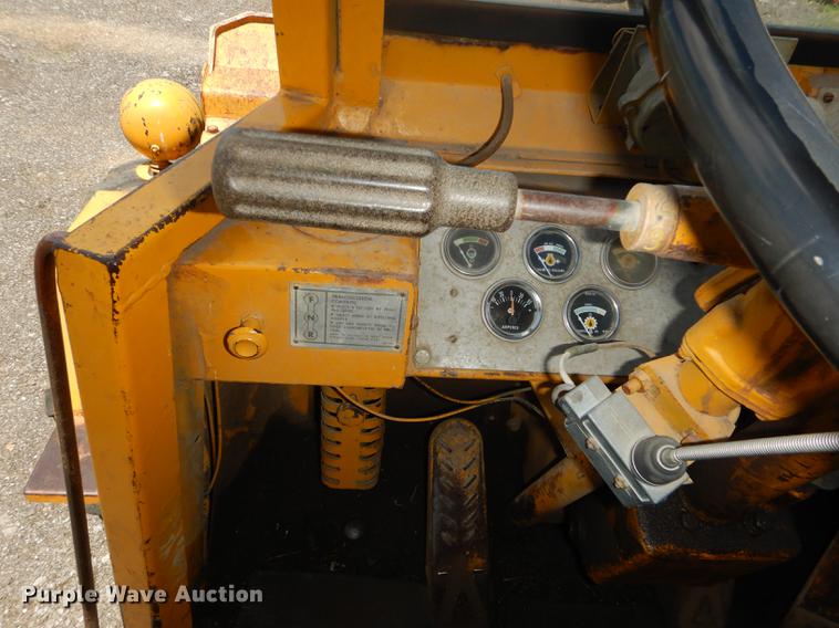 image for item DE1789 1973 Caterpillar 930 wheel loader
