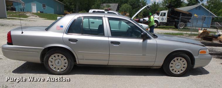 image for item DE3669 2005 Ford Crown Victoria Police Interceptor