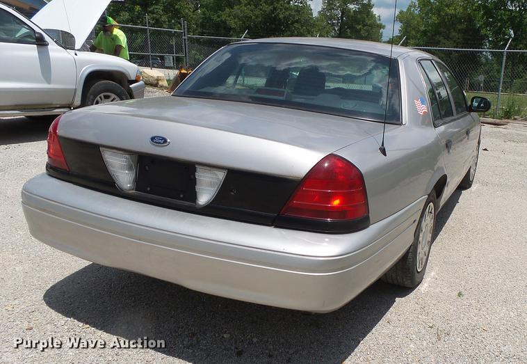 image for item DE3669 2005 Ford Crown Victoria Police Interceptor